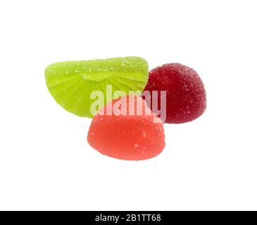 Gelatine di frutta. Caramelle di gelatina isolato su uno sfondo bianco. Diverse marmellate frutta colorata gelatina caramelle zucchero. Foto Stock