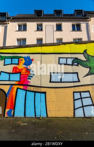 Grandi graffiti lungo la Krampestrasse, nel quartiere sud-est di Essen, presso il Centro culturale e educativo Storp 9, Essen, Foto Stock