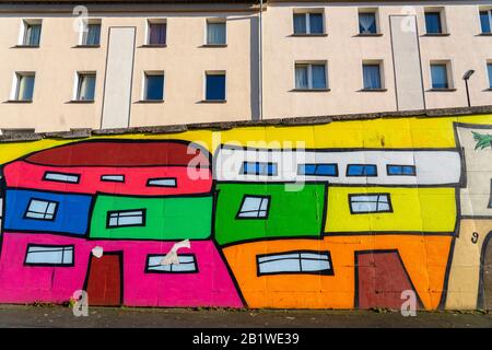 Grandi graffiti lungo la Krampestrasse, nel quartiere sud-est di Essen, presso il Centro culturale e educativo Storp 9, Essen, Foto Stock