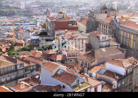 Vista panoramica dello skyline della città dalla Torre di Clerigos, dalla Chiesa di Clerigos, Porto, PORTOGALLO, PETER GRANT Foto Stock