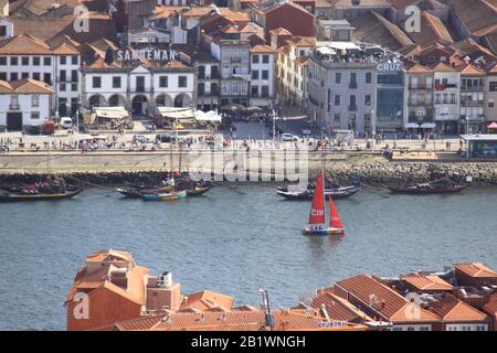 Vista panoramica dello skyline della città dalla Torre di Clerigos, dalla Chiesa di Clerigos, Porto, PORTOGALLO, PETER GRANT Foto Stock