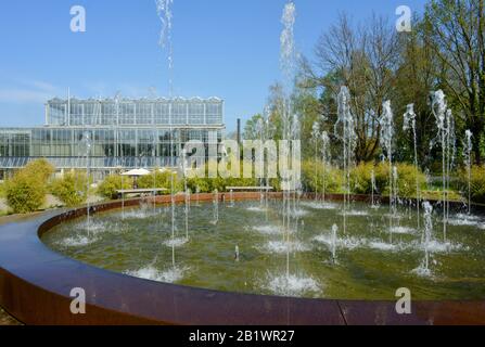 Berlino, fontana d'acqua nei giardini del mondo Marzahn Foto Stock