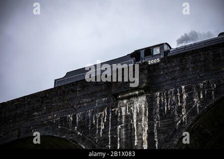 Scozia, REGNO UNITO - 30 MAGGIO 2019: L'Hogwarts Express è il nome del treno che fa una corsa fra Londra, piattaforma della stazione di King's Cross Foto Stock