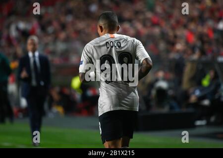 Domilson Cordeiro dos Santos 'Dodo' di Shakhtar Donetsk visto in azione durante la 2nd tappa della UEFA Europa League del round di 32 partite tra Benfica e Shakhtar Donetsk a Estadio da Luz a Lisbona.(punteggio finale; Benfica 3:3 Shakhtar Donetsk) Foto Stock