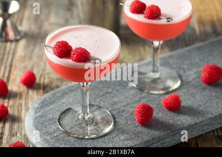 Cocktail Club Di Trifoglio Rosa Con Lamponi Foto Stock