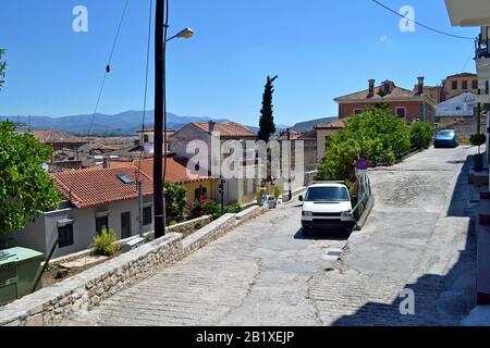 A piedi a Nafplio, una città storica nel Peloponneso. Foto Stock