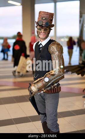 Cosplayers al FESTIVAL ROMICS. Bella rappresentazione in costume all'iconico e affollato raduno di Roma, rimandato nel 2020 a causa di Coronavirus Covid-19 Pandemic Foto Stock
