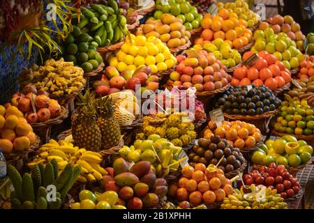 Fruechte, Markthalle ´Mercado dos Lavradores´, Funchal, Madeira, Portogallo Foto Stock