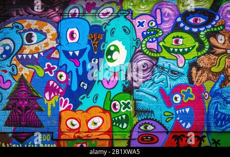 Bellissimi graffiti Street art. Astratto creativo disegno di moda colori sulle mura della città. Cultura urbana contemporanea ad amsterdam la netherla Foto Stock