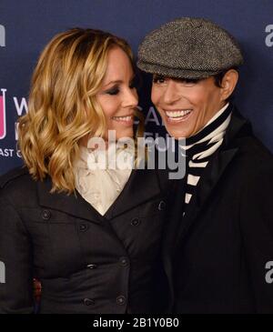 Beverly Hills, Stati Uniti. 27th Feb, 2020. L'attrice statunitense Maria bello (L) e il partner chef francese Dominique Crenn partecipano A Un'Indimenticabile Serata a favore del Women's Cancer Research Fund presso il Beverly Wilshire Hotel di Beverly Hills, California, giovedì 27 febbraio 2020. Foto di Jim Ruymen/UPI Credit: UPI/Alamy Live News Foto Stock