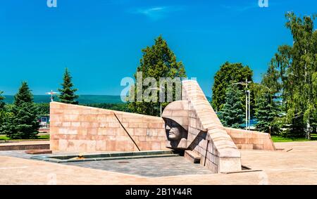 Il Grande Memoriale Della Guerra Patriottica Con La Fiamma Eterna A Samara, Russia Foto Stock