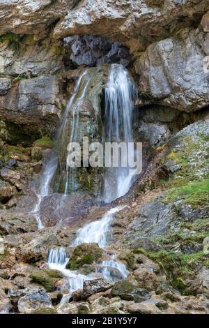 La cascata superiore di Gordale Scart, vicino a Malham, Yorkshire Dales Foto Stock