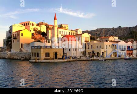 Sera umore a Meis isola, anche conosciuto come Kastellorizo, moschea del 18 ° secolo, isola di Meis, Grecia Foto Stock