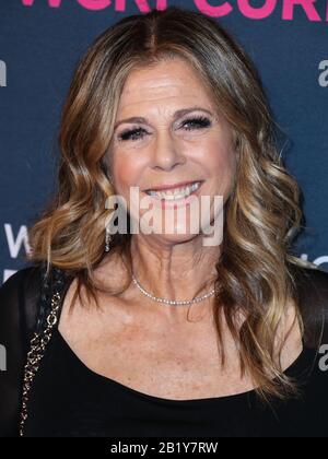 Beverly Hills, Stati Uniti. 27th Feb, 2020. Beverly HILLS, LOS ANGELES, CALIFORNIA, Stati Uniti - 27 FEBBRAIO: L'attrice Rita Wilson arriva al Women's Cancer Research Fund's Un indimenticabile gala Serale Di Benefit 2020 tenutosi al Beverly Wilshire, UN Four Seasons Hotel il 27 febbraio 2020 a Beverly Hills, Los Angeles, California, Stati Uniti. (Foto Di Xavier Collin/Image Press Agency) Credit: Image Press Agency/Alamy Live News Foto Stock