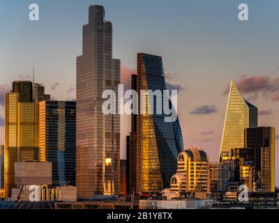 London Financial District - skyline della City of London Financial District al tramonto Foto Stock