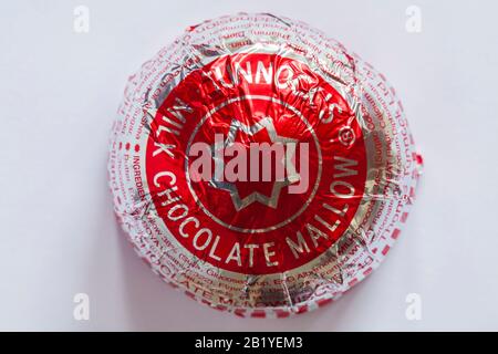 Tunnocks teacake isolato su sfondo bianco Foto Stock