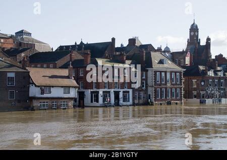 Inondazioni di York a seguito delle tempeste invernali nel 2020 Foto Stock