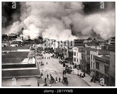 Terremoto di San Francisco del 1906 immagine B&W del San Francisco Mission District che brucia dopo Il Terremoto di San Francisco del 1906. California Stati Uniti UN terremoto importante che ha colpito San Francisco e la costa della California del Nord alle 5:12 di mattina il Mercoledì, 18 aprile 1906 Foto Stock