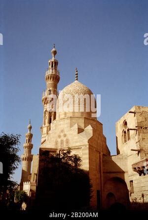 Fotografia di viaggio - Moschea Blu di Aqsunqur o Moschea di Ibrahim Agha nel quartiere islamico del Cairo della città del Cairo in Egitto in Nord Africa Foto Stock