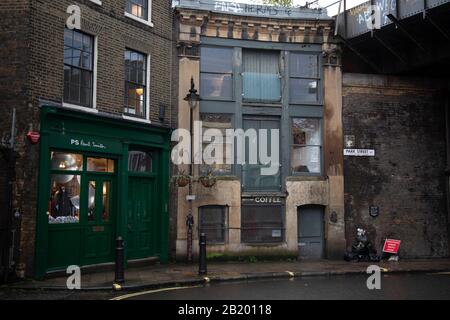 Famosa casa al Borough Market il 27th novembre 2019 a Londra, Inghilterra, Regno Unito. Questa posizione è stata usata come rifugio in Guy Ritchies gangster classico film Lock, Stock e Due Botti per fumatori a 15 Park Street, SE1. Foto Stock