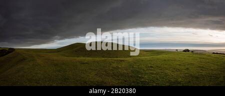 Barrow Bronze Age Bowl su Windover Hill sul South Downs, East Sussex, Regno Unito Foto Stock