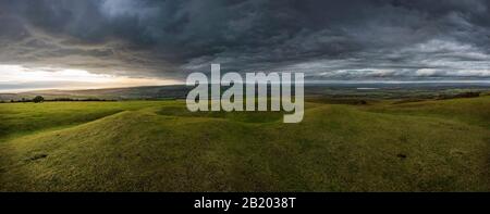 Barrow Bronze Age Bowl su Windover Hill sul South Downs, East Sussex, Regno Unito Foto Stock