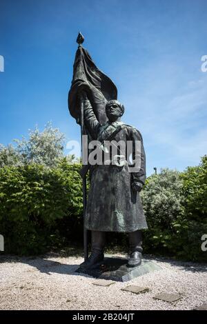 ARTE COMUNISTA - KARL MARX,LENINE SOSTENITORI ED EROI DEL PARTITO OPERAIO SI SONO RIUNITI IN UN UNICO POSTO - MEMENTO PARK BUDAPEST - ERA SOVIETICA - ARTE UFFICIALE COMUNISTA © FRÉDÉRIC BEAUMONT Foto Stock