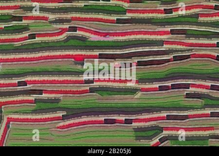 Immagine di un modello a blocchi multicolore con irregolare casuale, formato quadrato Foto Stock