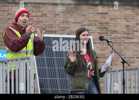 Mya-Rose Craig parla all'evento di Bristol sul clima di Youth Strike 4 su College Green, Bristol, al quale ha parlato anche Greta Thunberg Foto Stock