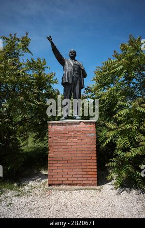 ARTE COMUNISTA - KARL MARX,LENINE SOSTENITORI ED EROI DEL PARTITO OPERAIO SI SONO RIUNITI IN UN UNICO POSTO - MEMENTO PARK BUDAPEST - ERA SOVIETICA - ARTE UFFICIALE COMUNISTA © FRÉDÉRIC BEAUMONT Foto Stock