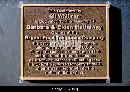 Il Telefono Più Grande Del Mondo. Un vecchio stile candlestick telefono, 14 piedi di altezza. Bryant Pond, l'ultima città degli Stati Uniti a rinunciare a telefoni a manovella Foto Stock