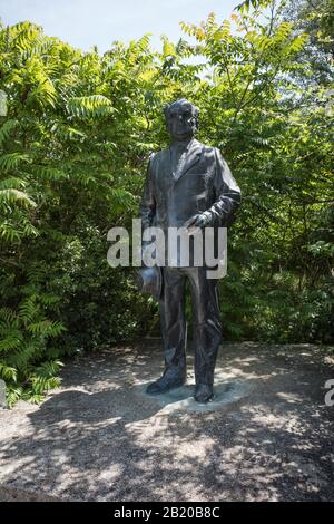 ARTE COMUNISTA - KARL MARX,LENINE SOSTENITORI ED EROI DEL PARTITO OPERAIO SI SONO RIUNITI IN UN UNICO POSTO - MEMENTO PARK BUDAPEST - ERA SOVIETICA - ARTE UFFICIALE COMUNISTA © FRÉDÉRIC BEAUMONT Foto Stock