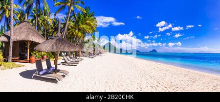 Le migliori spiagge dell'isola di Maurizius - Flic en Flac con grandi località e attività sportive acquatiche Foto Stock