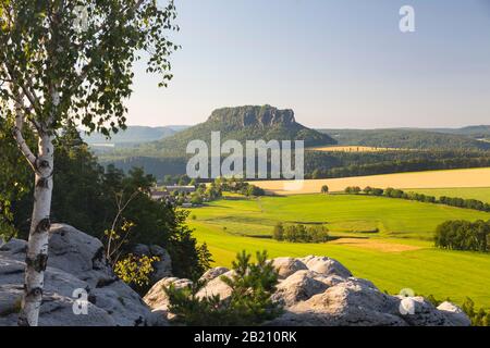 Vista Da Rauenstein A Lilienstein, Svizzera Sassone, Sassonia, Germania Foto Stock