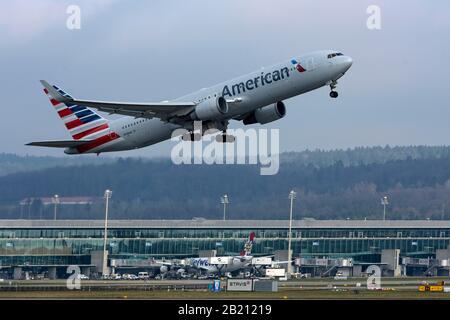 Aeromobile American Airlines Boeing 767-300, N398an Zurich Kloten, Svizzera Foto Stock