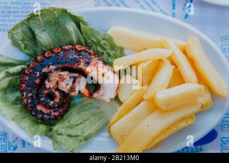 Piatto di frutti di mare - pesce, gamberi e cozze Foto Stock