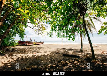 Barche a Playa Negra, Puerto Viejo de Talamanca, Costa Rica Foto Stock