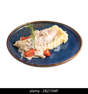 Coscia di coniglio con purea di patate e decorazione su piastra in ristorante. Foto Stock
