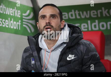 Dusseldorf, Germania. 28th Feb, 2020. Primo: 28.02.2020 Calcio, 2019/2020 1.Bundesliga: Fortuna Dusseldorf. Duesseldorf - HERTHA BSC Berlino RITRATTO, Hertha coach, Alexander Nouri. | utilizzo credito mondiale: DPA/Alamy Live News Foto Stock