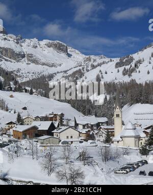 Skiort Arabba, Dolomiten, Italien Foto Stock