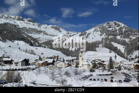 Skiort Arabba, Dolomiten, Italien Foto Stock