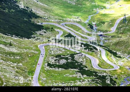 La famosa strada montana della Romania Transfagarasan, strada lastricata di montagna che attraversa la parte meridionale dei Monti Carpazi della Romania Foto Stock