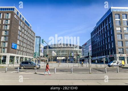 Mercedes Benz Arena, Mercedes-Benz-Platz, Muehlenstraße, Friedrichshain, Berlino, Deutschland Foto Stock