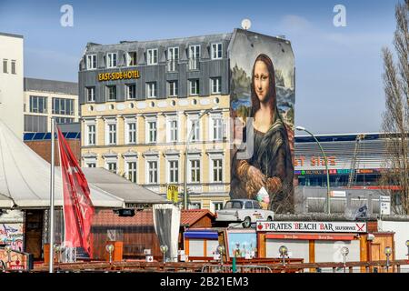 Mona Lisa Wandgemälde, Mühlenstraße, Friedrichshain, Berlin, Deutschland Foto Stock