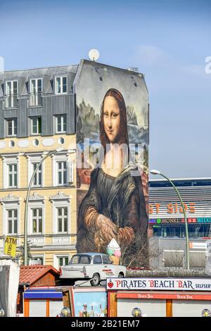 Mona Lisa Wandgemälde, Mühlenstraße, Friedrichshain, Berlin, Deutschland Foto Stock