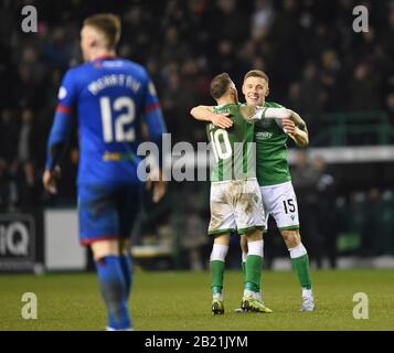 Easter Road Stadium, Edimburgo, Scozia. UK .28th.Feb 20. William Hill Scottish Cup Tie Hibernian Vs Inverness Ct. Il marcatore Hibernian Greg Dochrety (15) celebra con Martin Boyle Credit: Eric mccowat/Alamy Live News Foto Stock