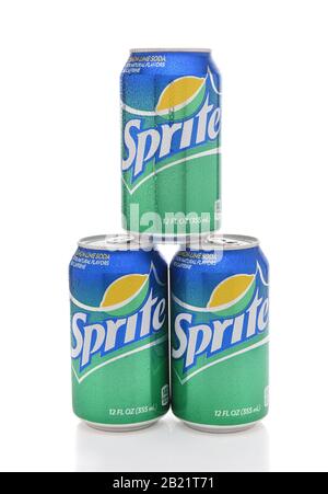 Irvine, CALIFORNIA - 10 LUGLIO 2017: Tre Lattine Sprite con condensa. Sprite è una bevanda analcolica al limone dalla Coca-Cola Comapny. Foto Stock