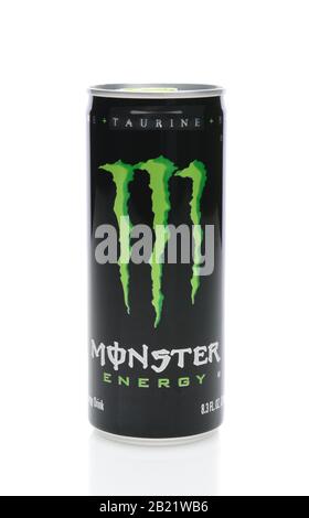 Irvine, CA - 22 SETTEMBRE 2014: Una lattina Di Monster Energy Drink. Introdotto nel 2002 Monster ha ora più di 30 bevande diverse con un alto contenuto di caffeina conte Foto Stock