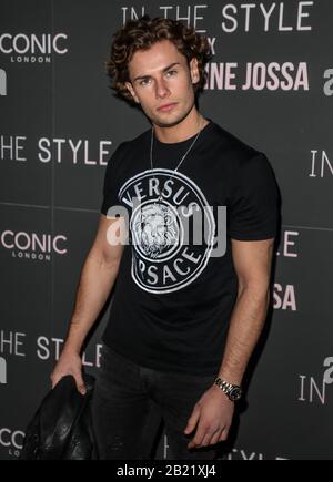 Joe Garratt frequenta il Jacqueline Josa x nel Launch Party Di Tape a Londra. Foto Stock