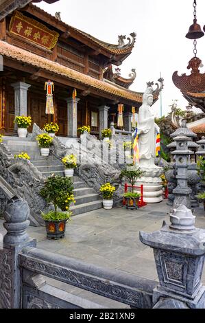 Sapa, Vietnam, 10 Ottobre 2019. Dea della Misericordia. Il tempio ai piedi del monte Fansipan a sapa Nord Vietnam Foto Stock